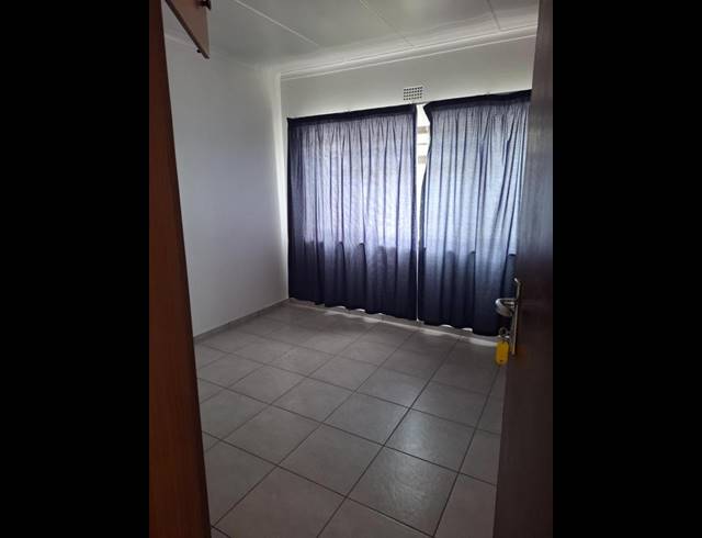 5 BEDROOM PROPERTY TO RENT IN DWARSKERSBOS